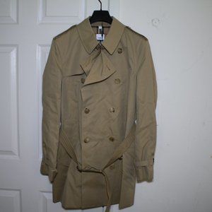Burberry The Short Wimbledon Trench Coat